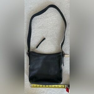 Vintage Black Leather COACH
Duffel Sac Messenger Style Bag
